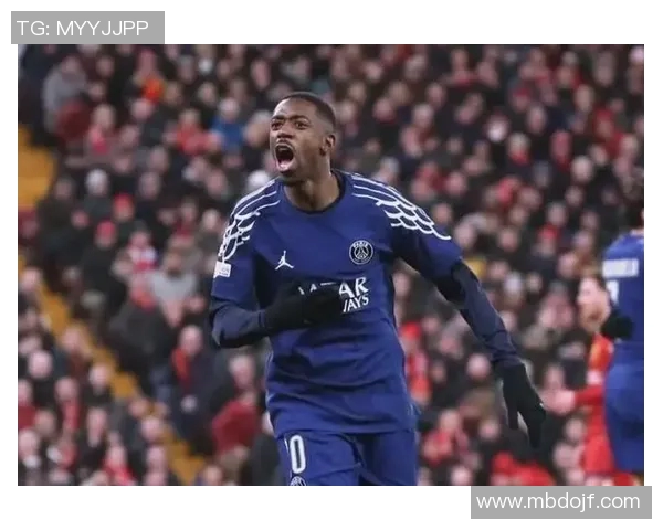 黑人9号足球明星的传奇之路与场上风采的完美结合